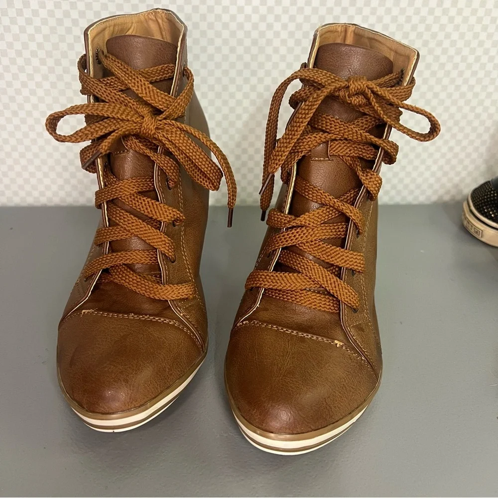 Reneeze Brown Lace Up High Heel Ankle Boots Faux Leather‎ Size  6 - Picture 3 of 11